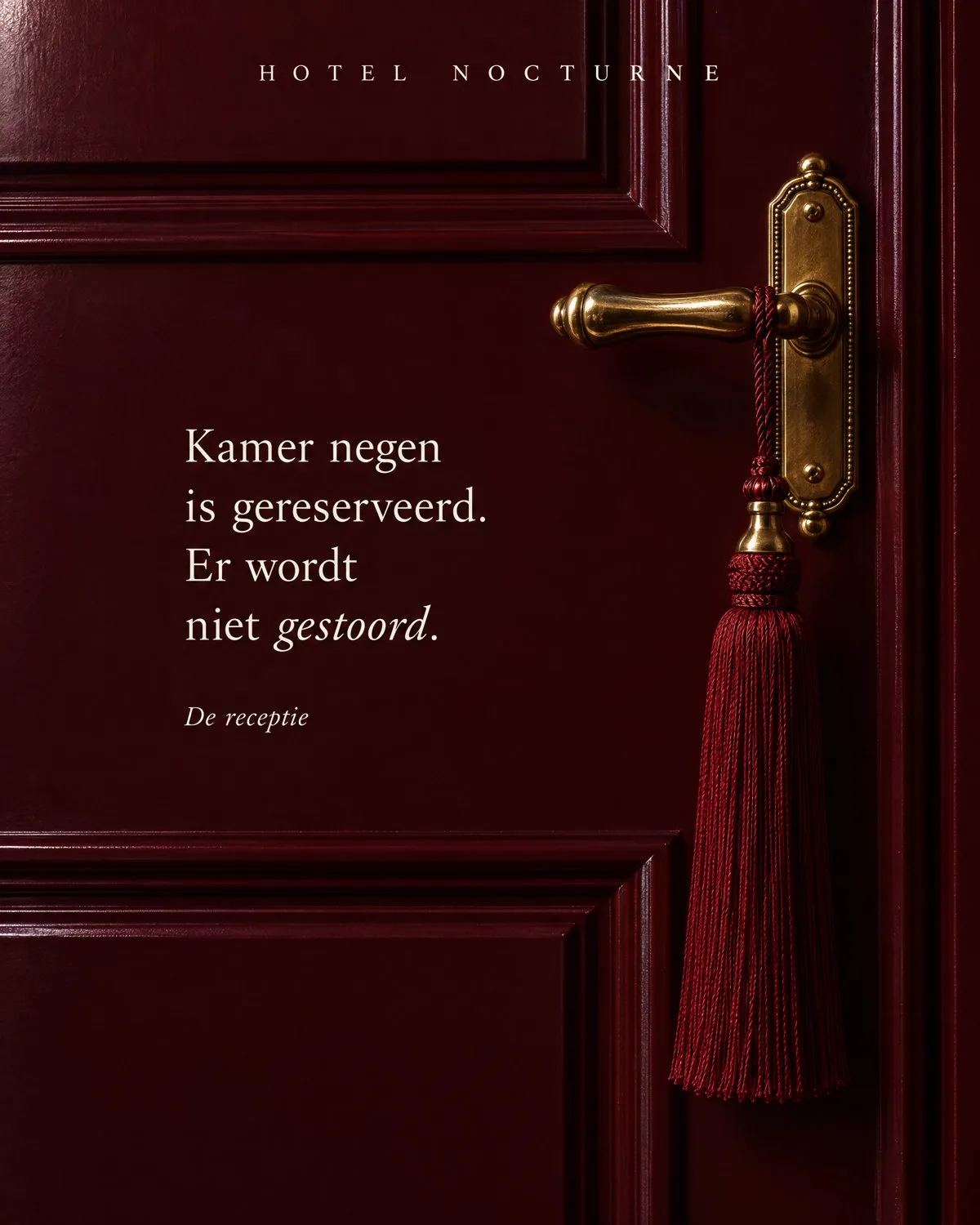 Bordeauxrode deur: kamer negen is gereserveerd